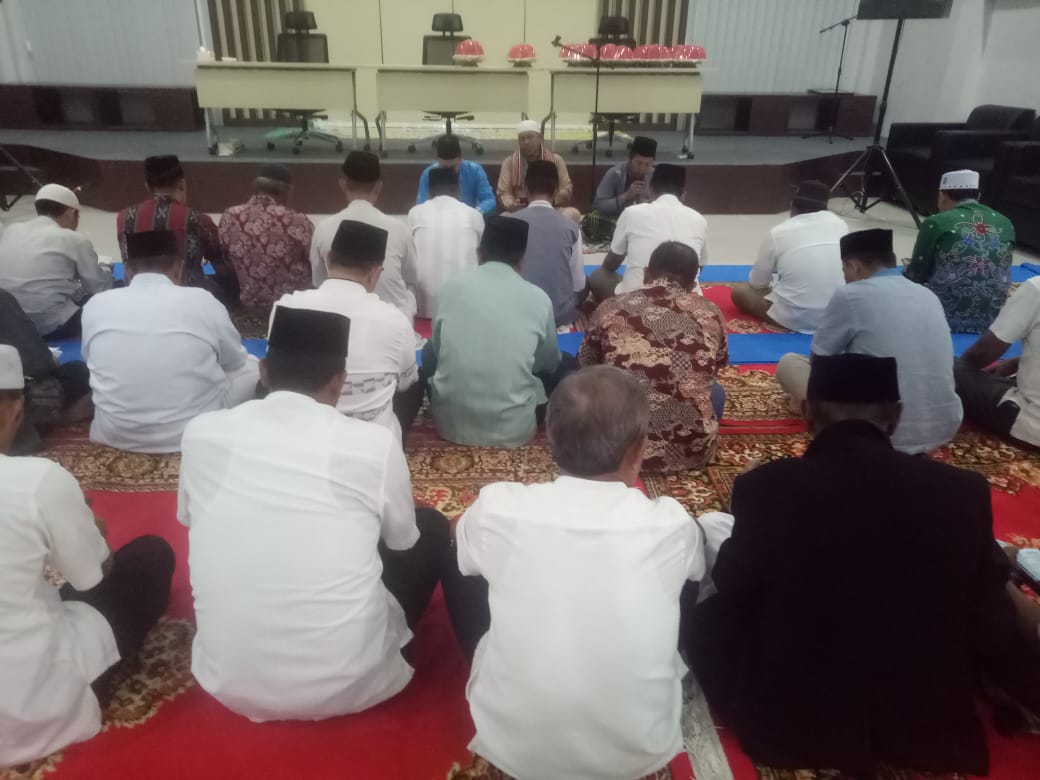 Shalat Maghrib Berjamaah dan Doa Bersama di Kelurahan Sepinggan Raya