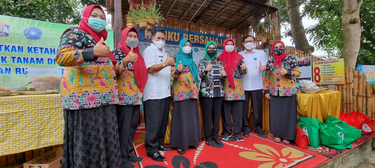 KUNJUNGAN SILATURAHMI KETUA TP PKK KOTA BALIKPAPAN IBU HJ NURLENA RAHMAD MASÚD SE BESERTA PENYERAHAN PIAGAM KEPADA PEMENANG LOMBA HATINYA PKK TINGKAT PROVINSI