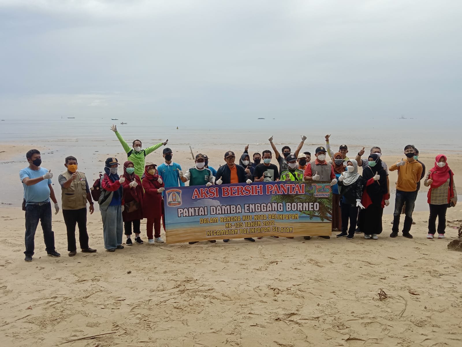 AKSI BERSIH PANTAI DALAM RANGKA HUT KOTA BALIKPAPAN KE 125